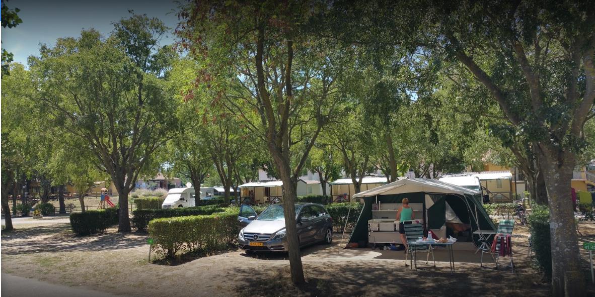 Camping A L Ombre Des Micocouliers Languedoc Roussillon